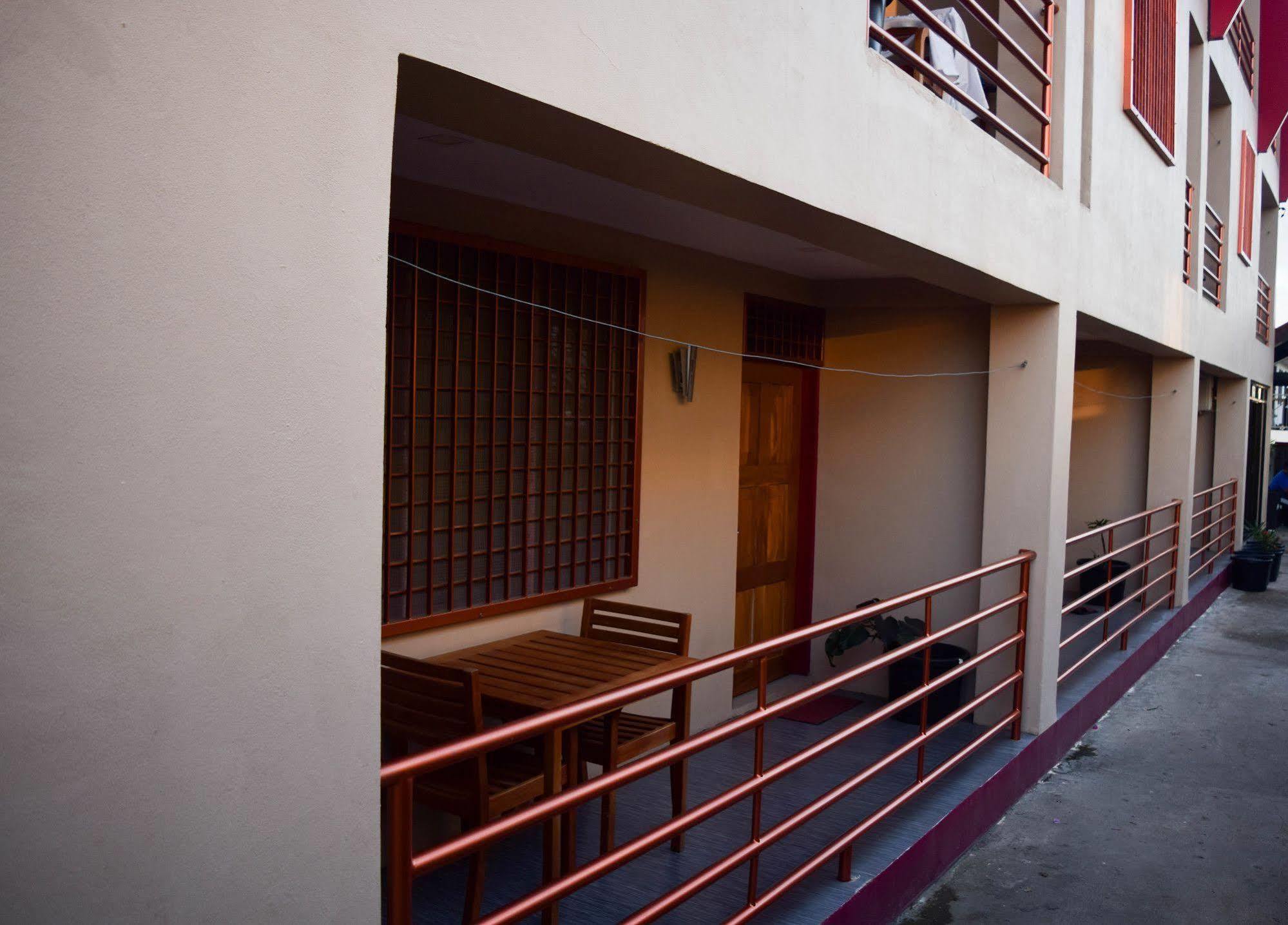 อัล-มินฮาจ เซอร์วิซ อพาร์ตเมนต์ Apartment นาดี ภายนอก รูปภาพ