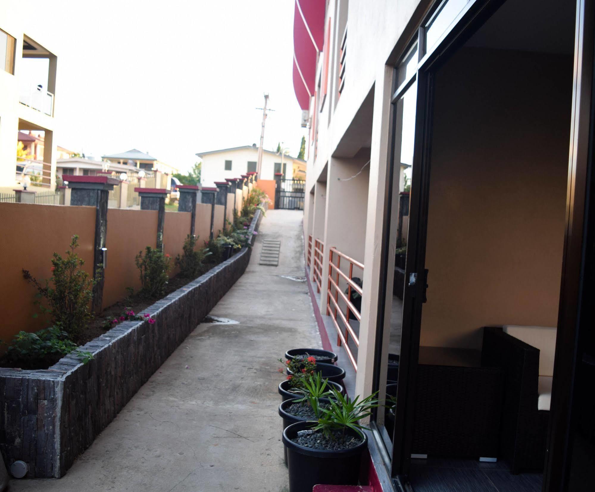 อัล-มินฮาจ เซอร์วิซ อพาร์ตเมนต์ Apartment นาดี ภายนอก รูปภาพ